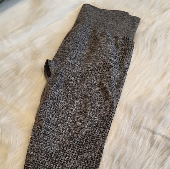 Mono B Gray Compression Leggings - Picture 5 of 8